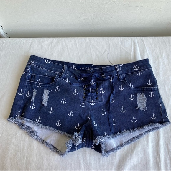 Ocean Drive Anchor Print Distressed Denim Shorts - Picture 3 of 14
